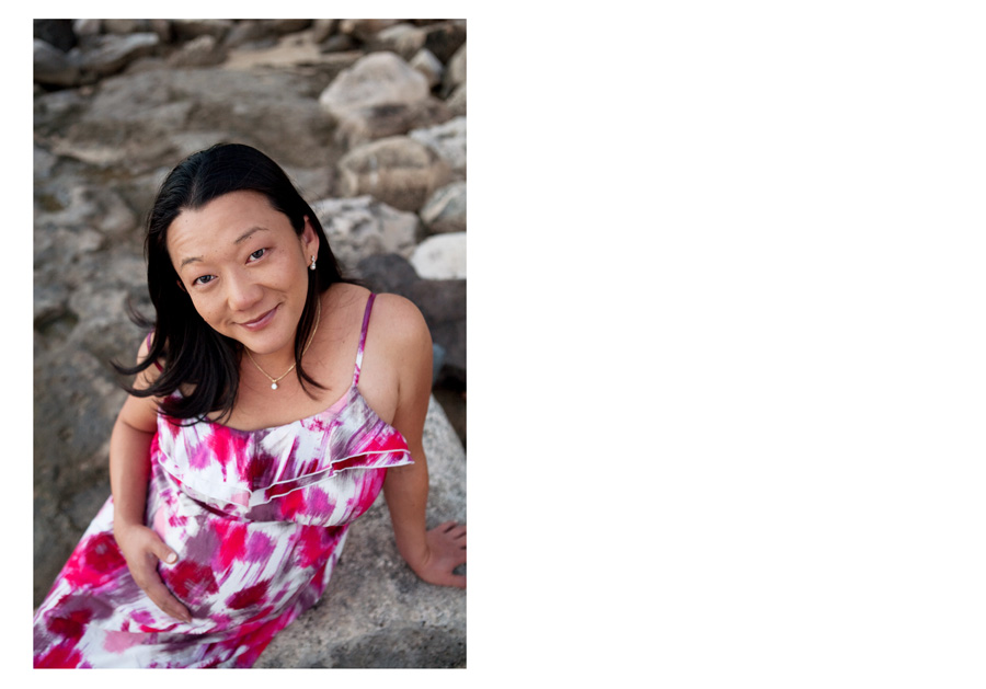 Hawaii maternity photo happy mama at Ko Olina