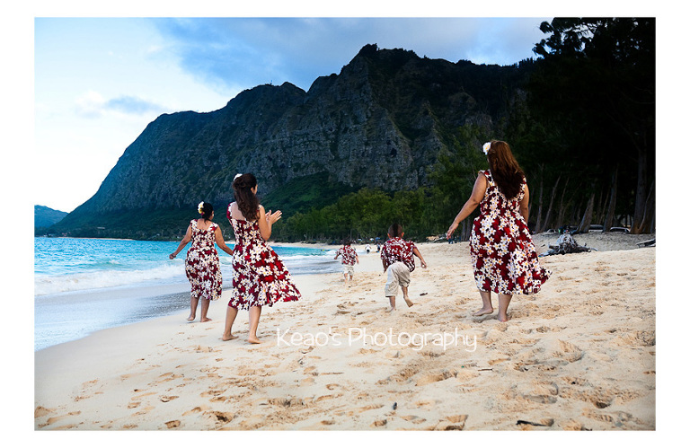 Hawaii beach photos kids running on sand