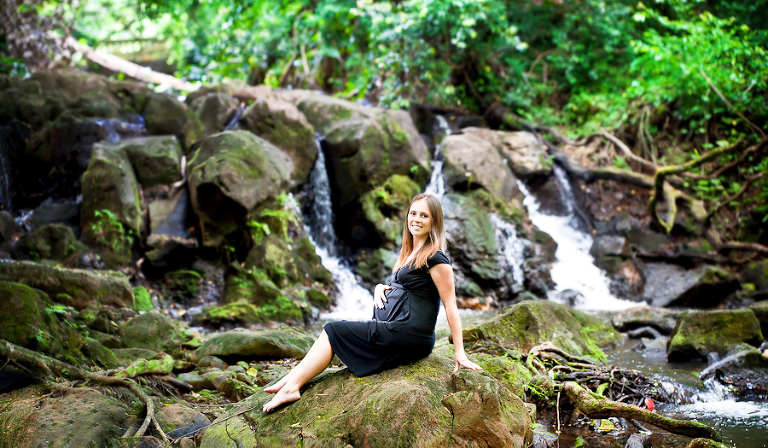 hawaii maternity photography waterfall session
