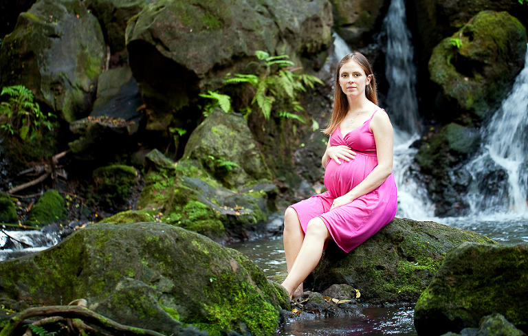 kaneohe oahua maternity photographer waterfall photos