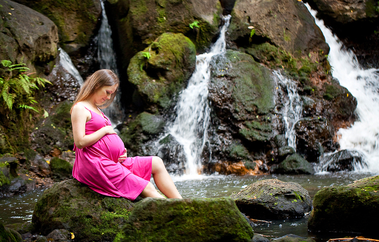 hawaiian waterfalls maternity photo session Hawaii photographer