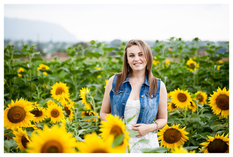 sunflower field senior photos by Hawaii Photographer