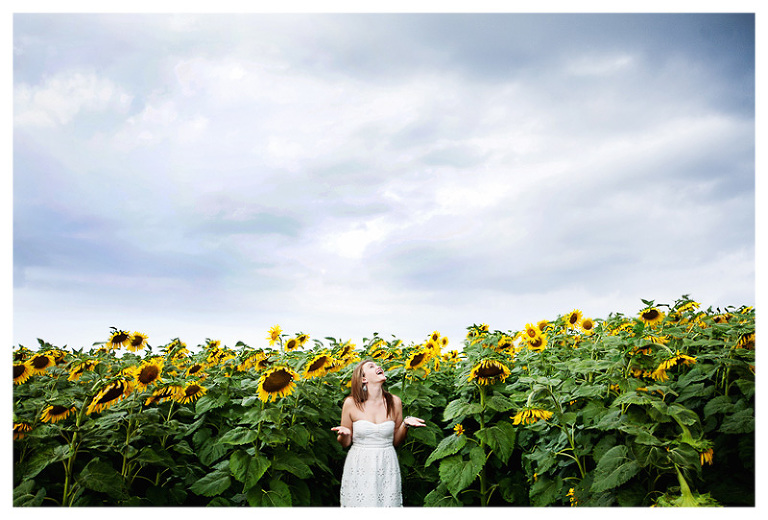 sunflower field senior photos by Hawaii Photographer