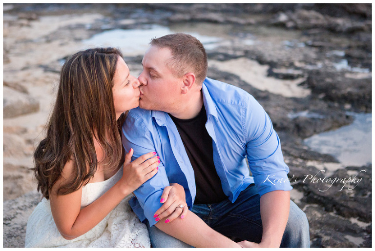 Honolulu Hawaii photography engagement photos kissing