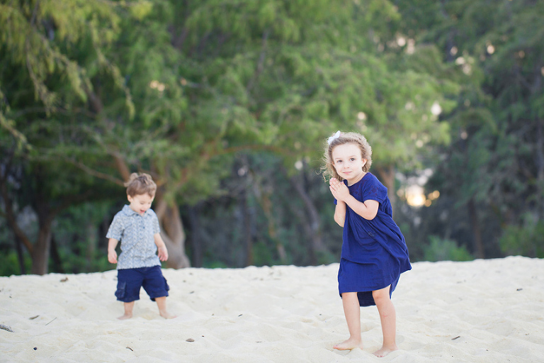 children playing during Hawaii family beach photos