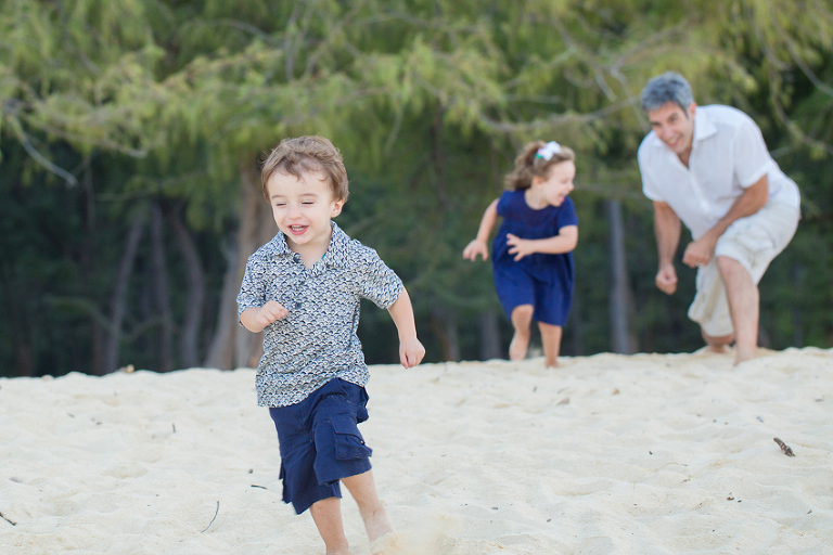 children running during Hawaii family beach photos