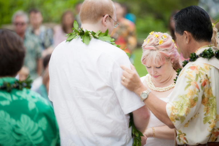 hawaii wedding prayer at Bishop Museum wedding