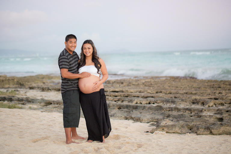maternity photos at Ko Olina beach
