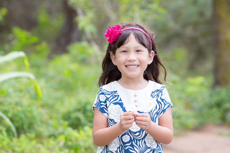 Hawaii children's photography in a forest