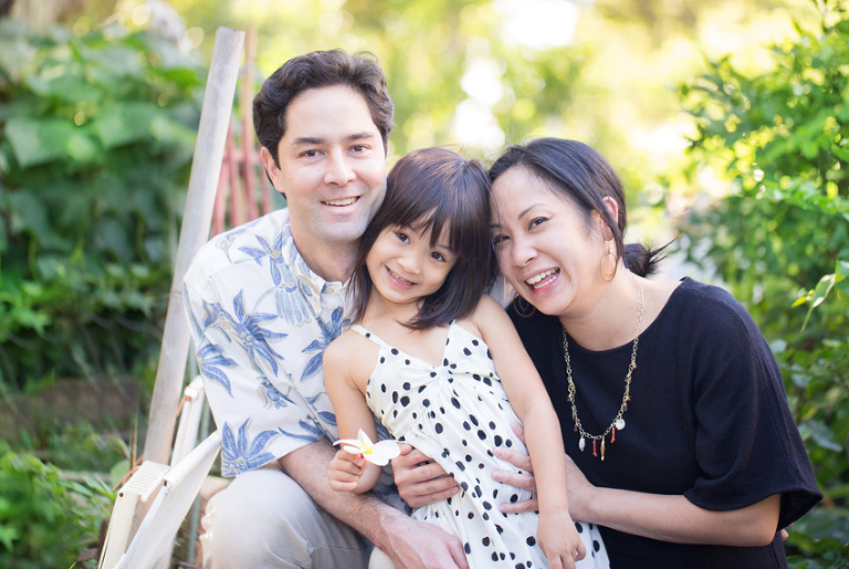 family photographer in downtown Honolulu