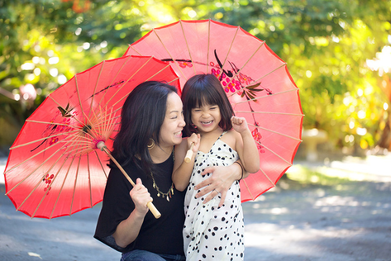 charming family photos by Oahu family photographer