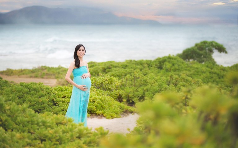 Honolulu maternity photography at Makapuu