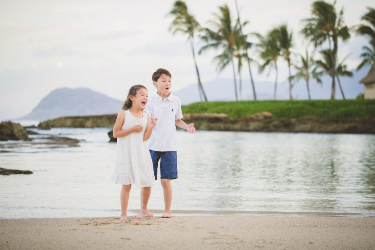 mom and kids photos by Aulani Ko Olina photographer