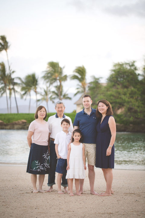 take a family photo on vacation at Ko Olina Hawaii