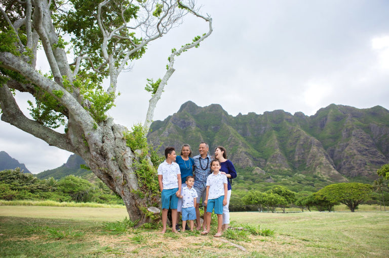 family photograph in front of koolau mountain range