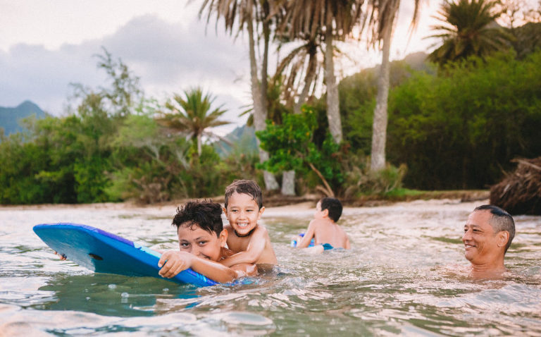 Hawaii family photos that are fun and beautiful