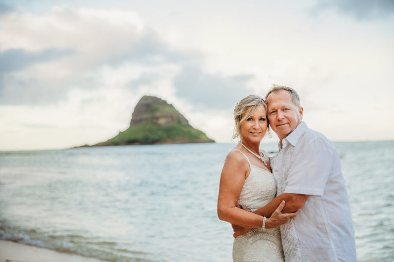 hawaii wedding portrait couple in front of iconic mokulii
